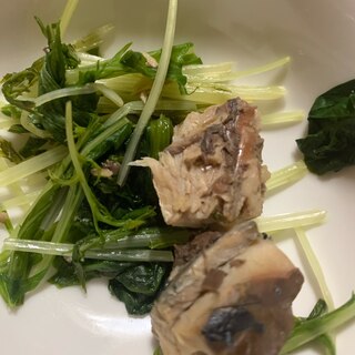 サバ缶で水菜とほうれん草の炒め煮